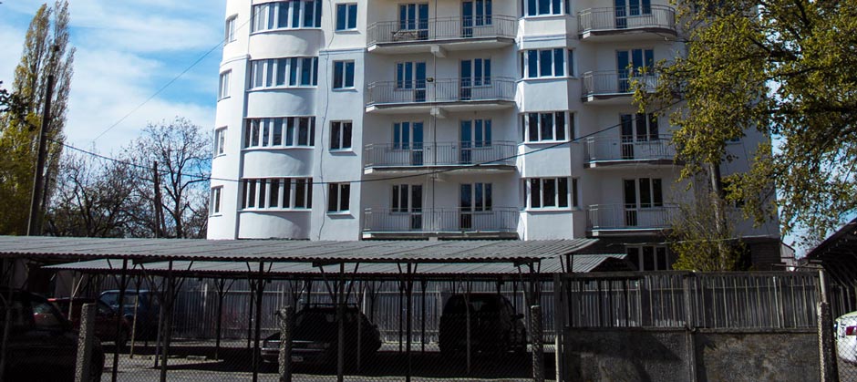 Парковочные места рядом с домом Наличие развитой инраструктуры выгодно отличает новострои Вернисаж